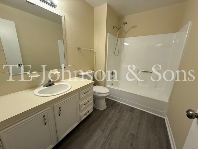 Building Photo - Charming 2-Bedroom with Fireplace & Modern...