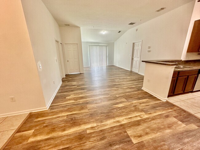 Building Photo - 209 Larkin Pl