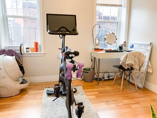 Building Photo - 33 Anderson St