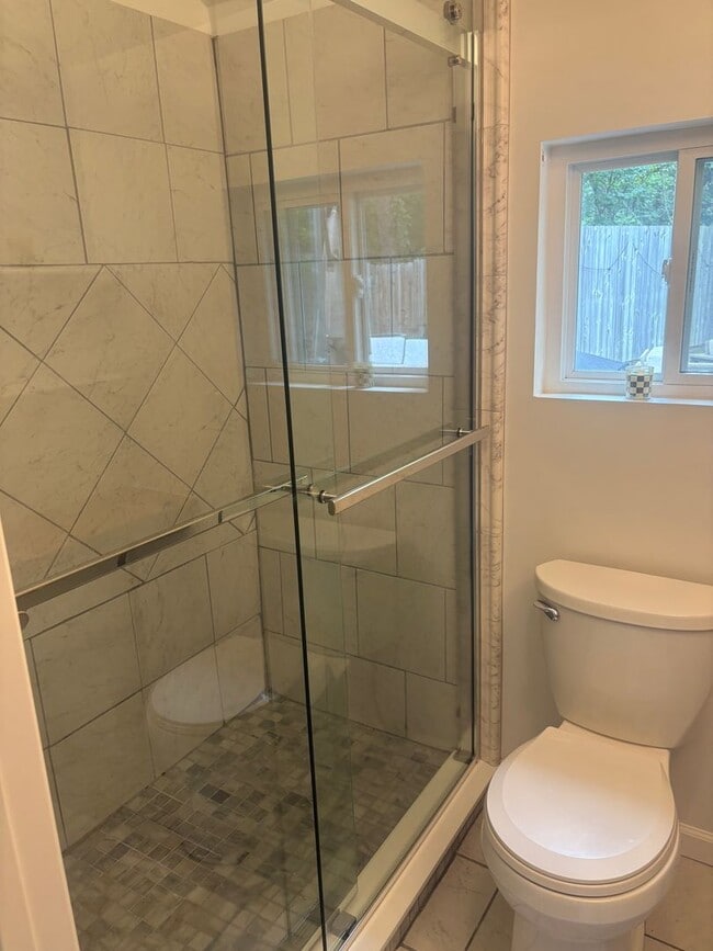 Building Photo - Partially Furnished Rental Walking Distance to Downtown Black Mountain!