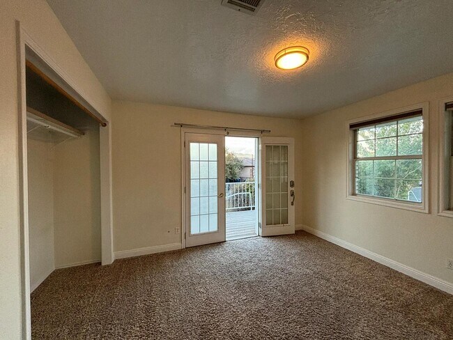 Building Photo - 428 Paintbrush Way