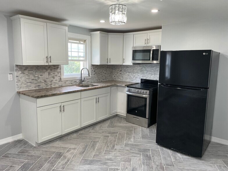 Building Photo - 155 W Main St