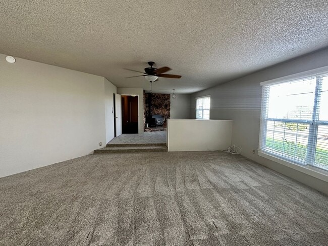 Building Photo - Beautiful Country Home! With Bonus Office/Den Room