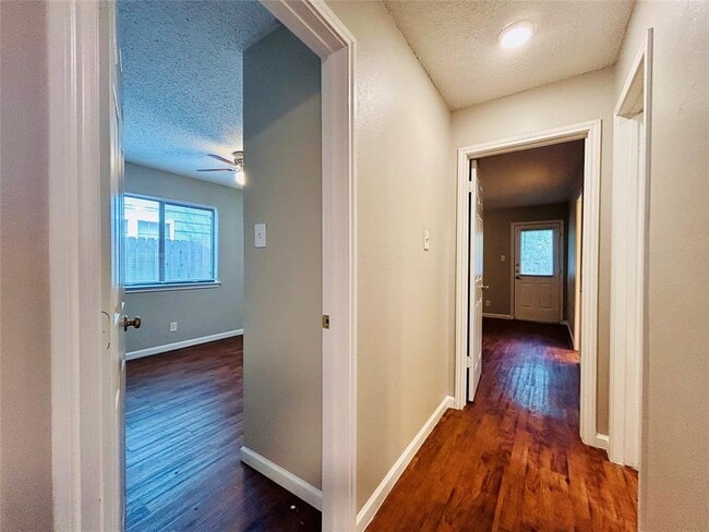 Building Photo - 9221 Kempler Dr