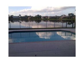 Building Photo - 2653 Oakbrook Dr