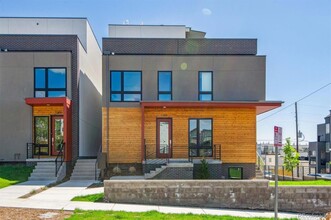 Building Photo - Brand New Build Townhome with Rooftop and ...