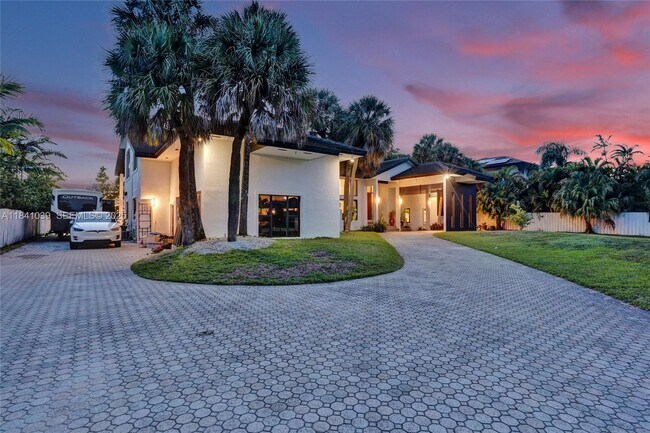 Building Photo - 13724 SW 92nd Ct