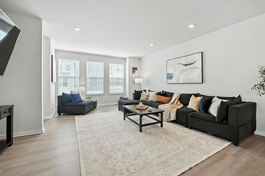 Building Photo - 18286 Summit Pointe Dr