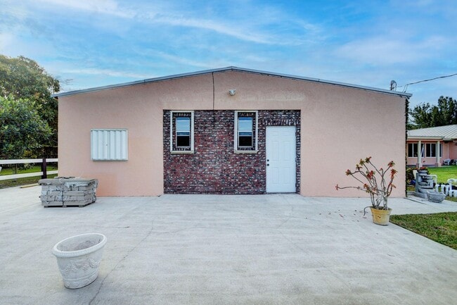 Primary Photo - 5470 Colbright Rd
