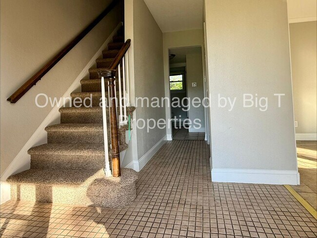 Building Photo - Beautiful 4 bedroom 2 bathroom home