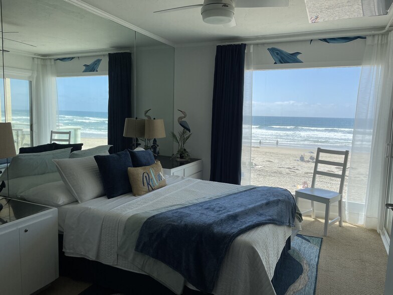 Building Photo - 3755 Ocean Front Walk