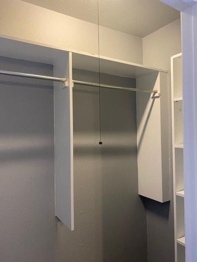 Building Photo - Circle S Rd.