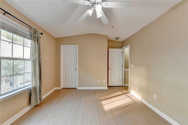 Building Photo - 229 Riverstone Commons Cir