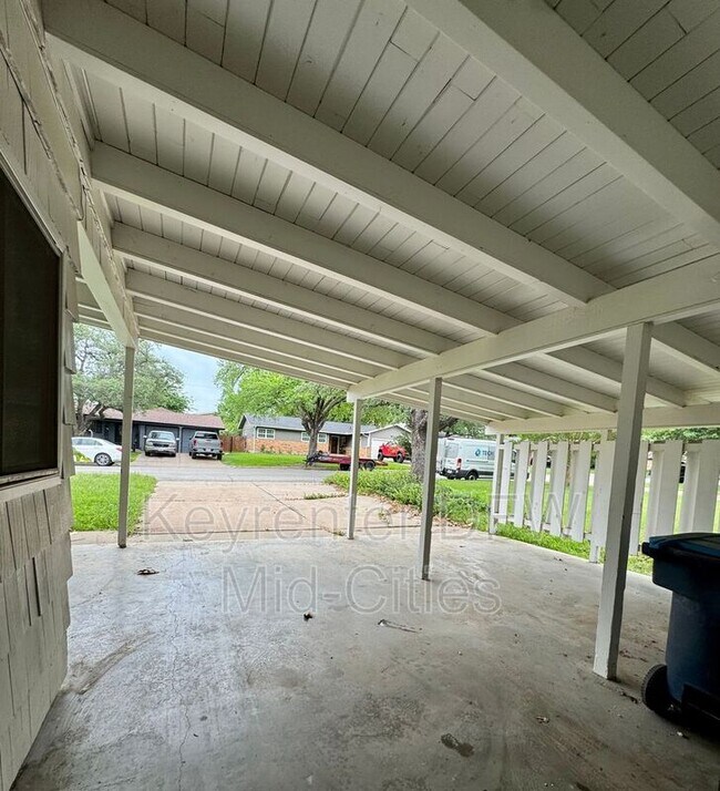 Building Photo - 3104 Medina Ave