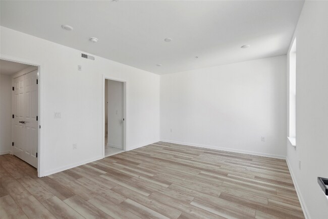 Building Photo - 890-892 N 42nd St