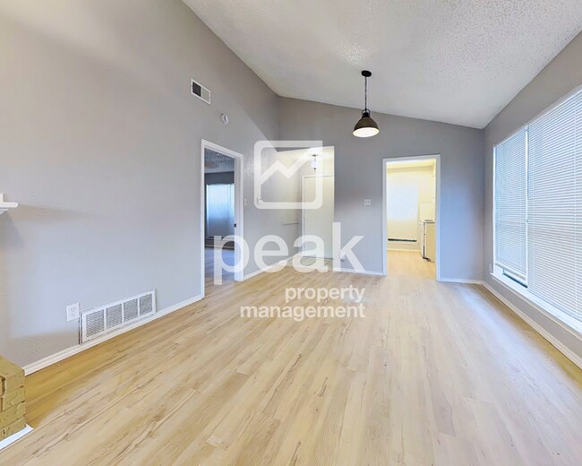 Building Photo - $1,475! 2/Bed1.5Bath duplex in Arlington! Apply by 9/8 for Labor Day Savings! See description!