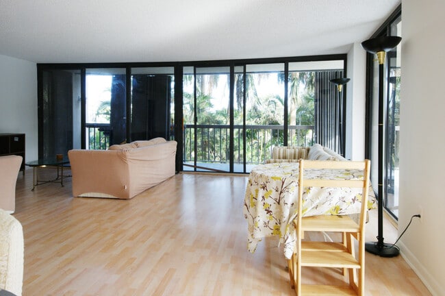 Building Photo - 2450 Presidential Way