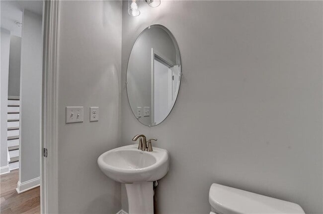 Building Photo - 400 Renwood Trl