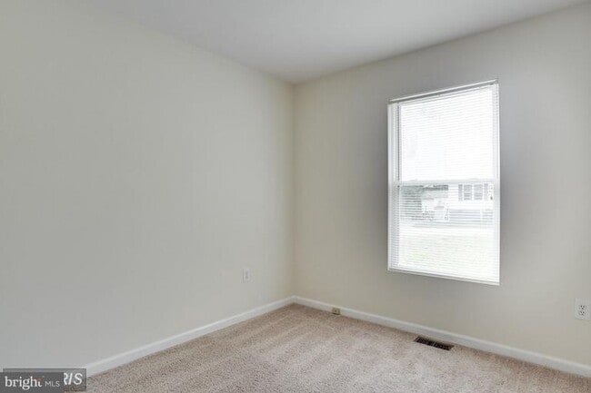 Building Photo - 591 Evergreen Ct