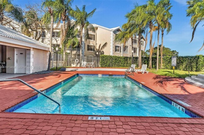 Building Photo - 2810 N Oakland Forest Dr