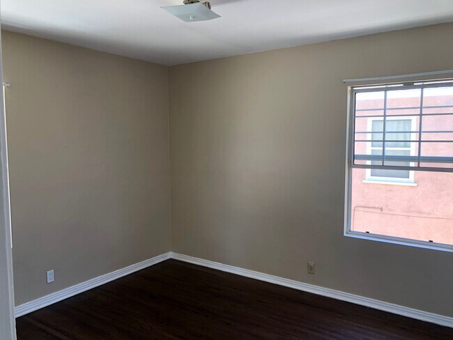 Building Photo - 5458 Kinston Ave