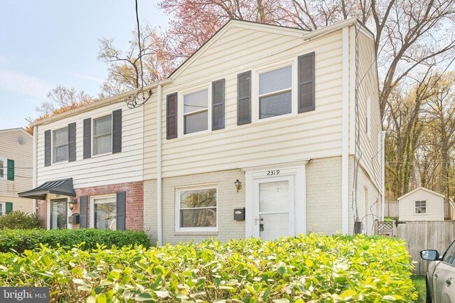 Building Photo - 2319 Riverview Terrace