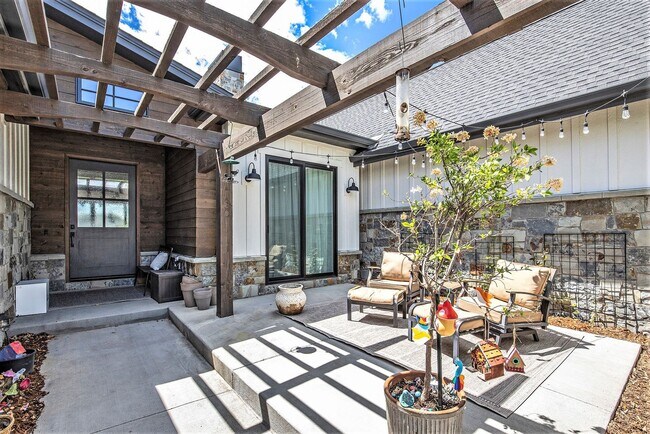 Building Photo - Stunning Custom Home in Harmony Club – Timnath, CO