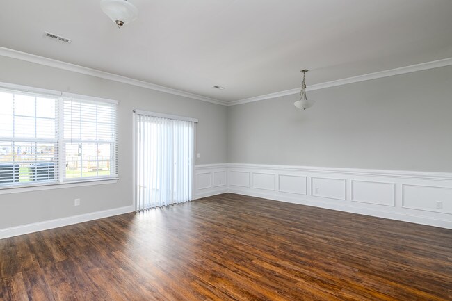 Breakfast area - 321 Halton Crossing Dr SW