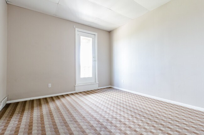 Building Photo - 1028 E Warrington Ave