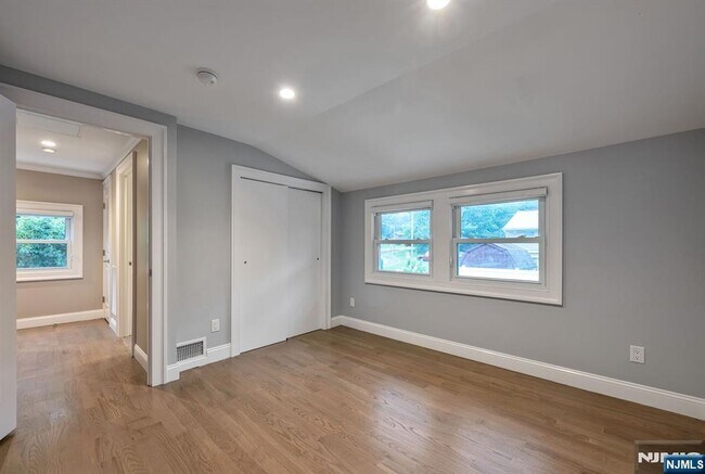 Building Photo - 8 MacBeth Ct