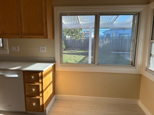 Building Photo - Epic REA - Great Home w/2 BR/1 BA Plus Bonus Loft in Mills Park Neighborhood