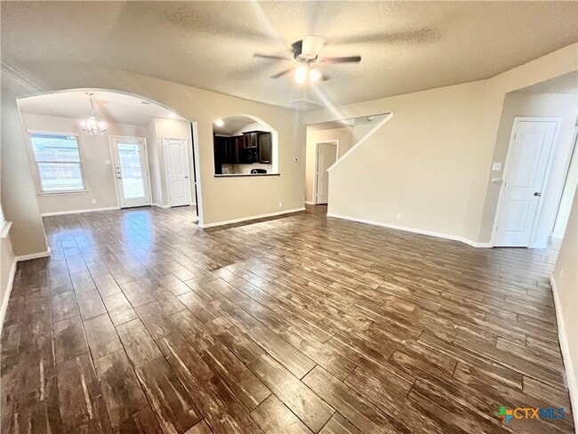 Building Photo - 738 Great Oaks Dr