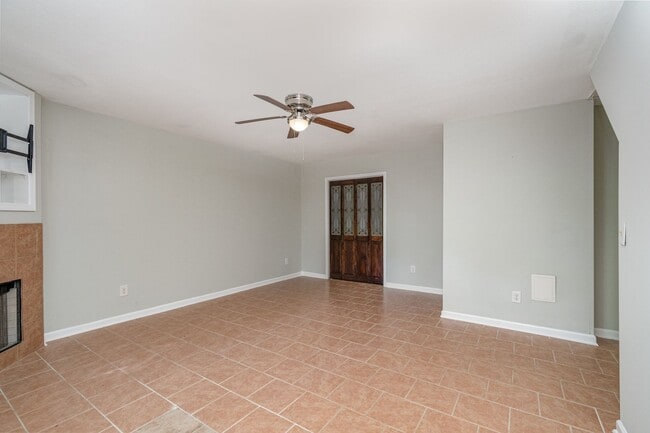 Building Photo - 311 E Montcastle Dr