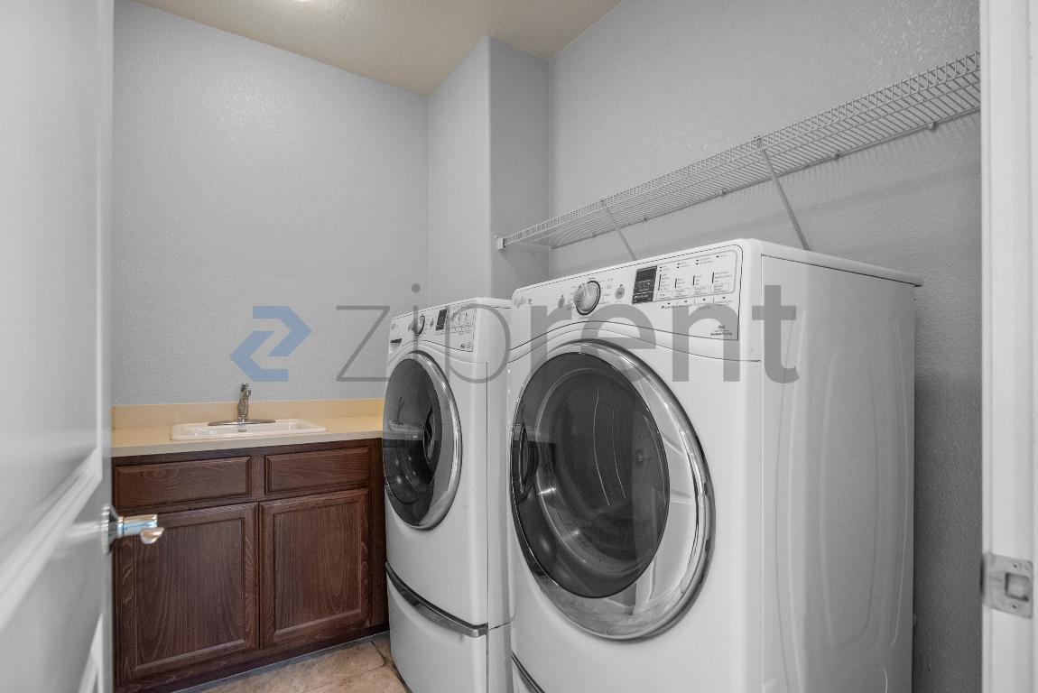 Building Photo - 328 Selby Lane