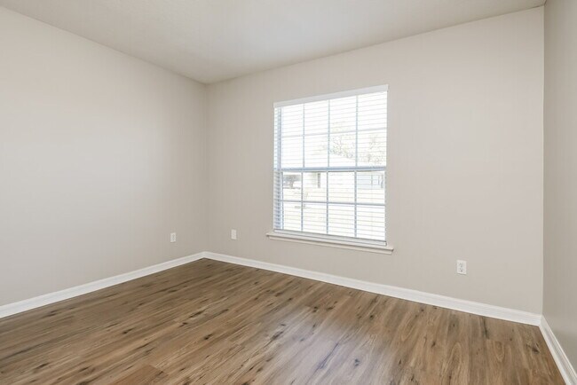 Building Photo - 208 Bromwich Dr