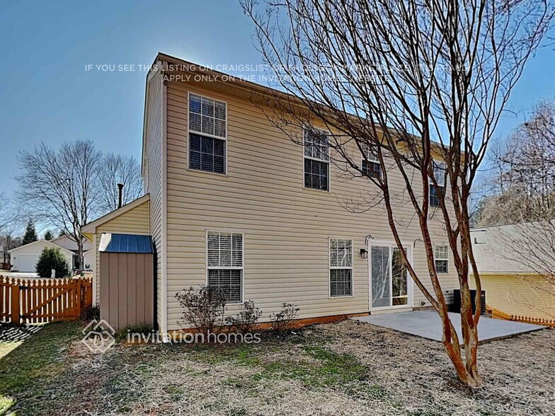 Building Photo - 196 Markham Dr