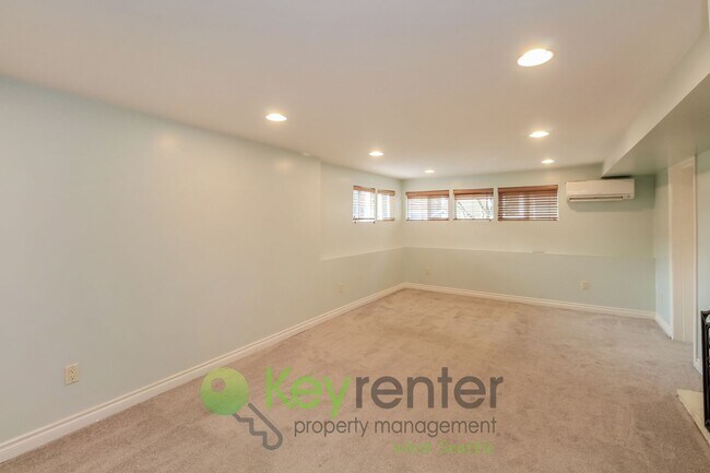 Building Photo - Stylish 4 Bedroom Steps from Shops, Cafes, and Parks