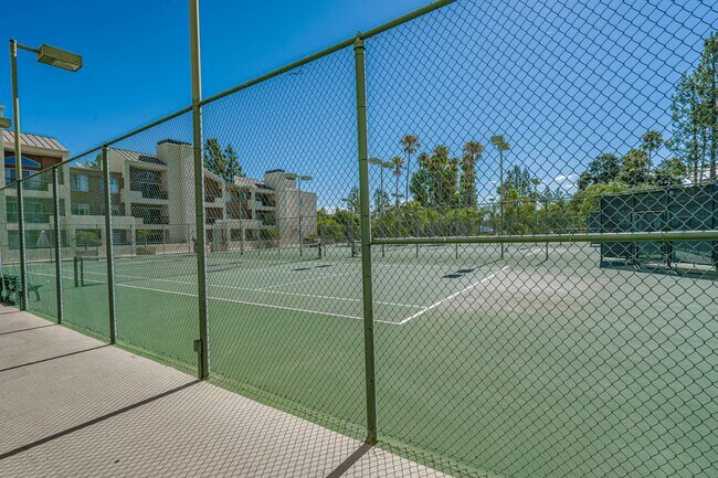 Building Photo - Modern 1-Bedroom Condo with Resort-Style A...