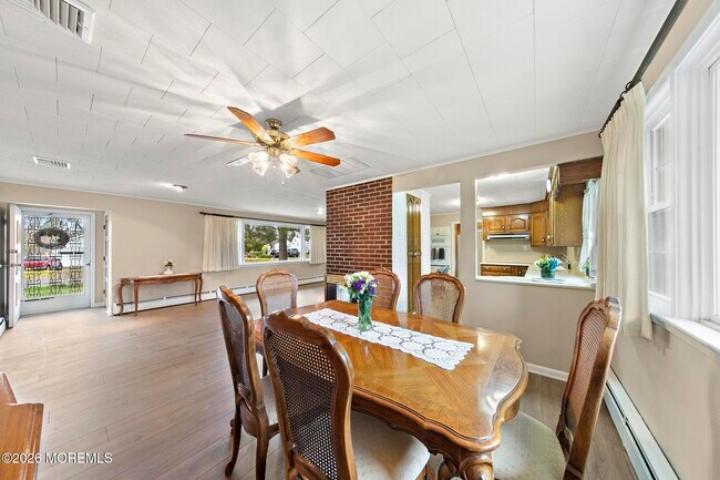 Building Photo - 14 Swan Ave