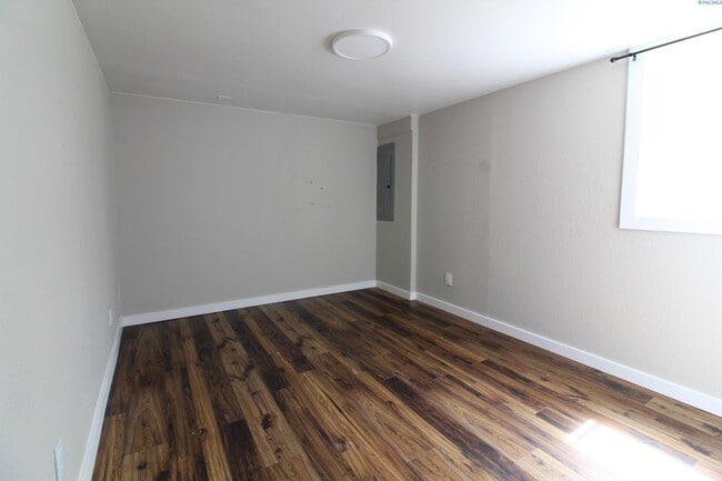 Building Photo - 4 BD, 4 BA House in Kennewick- Views of th...