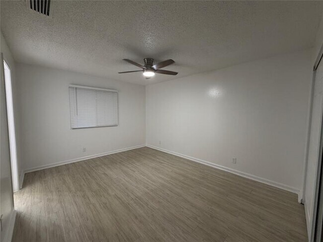 Building Photo - 6558 Harbour Rd