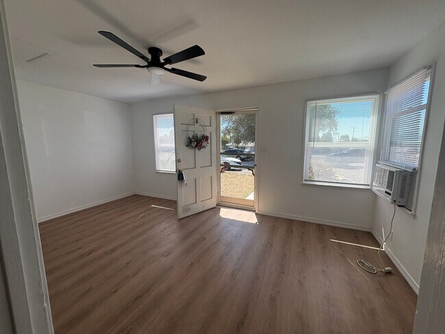 Building Photo - 737 W Vernon Dr
