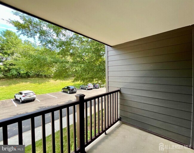 Building Photo - 2217 Sayre Dr
