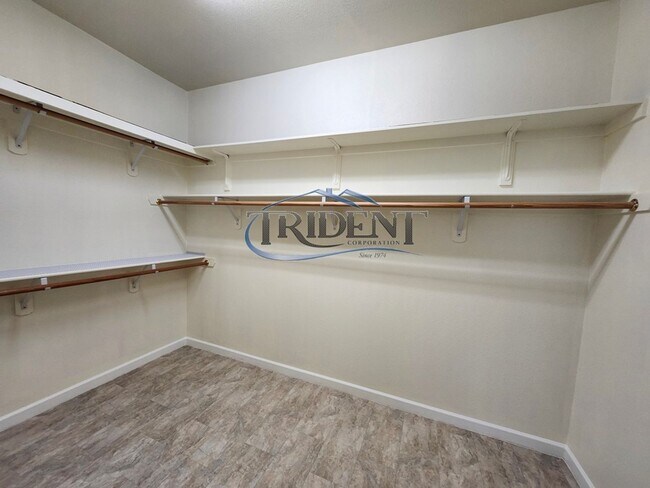 Building Photo - 4 bedroom 3 bath near schools and parks