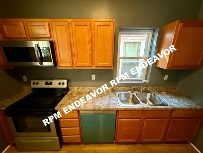 Building Photo - Move-In Ready 2-Bedroom Home with Fenced Yard in Quiet Neighborhood