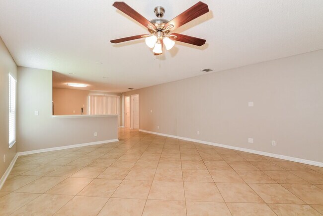 Building Photo - 165 Walnut Crest Run