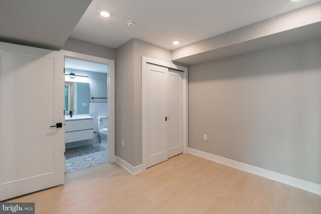 Building Photo - 6604 Ridge Ave