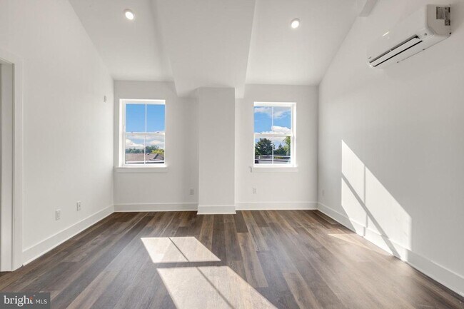 Building Photo - 7037 Ridge Ave