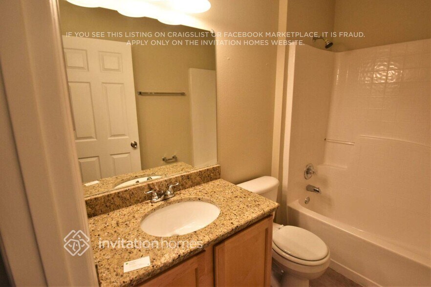 Building Photo - 3876 La Flor Dr