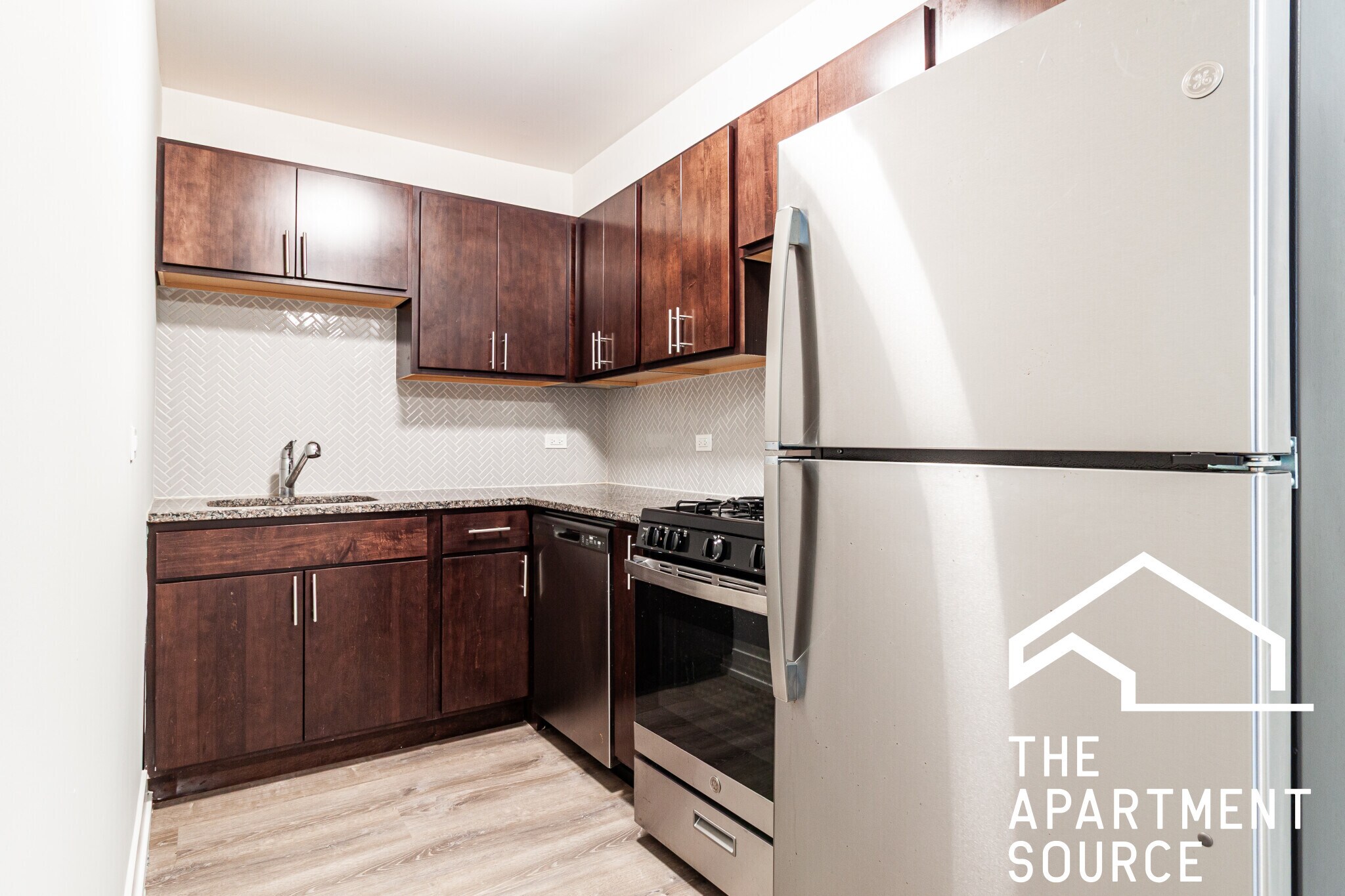 Building Photo - 529 W Surf St